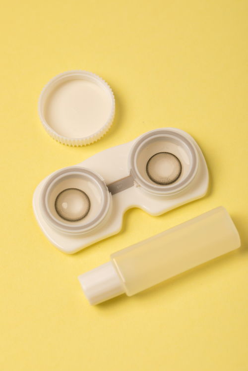 隐形眼镜护眼爱眼日近视眼摄影图 摄影